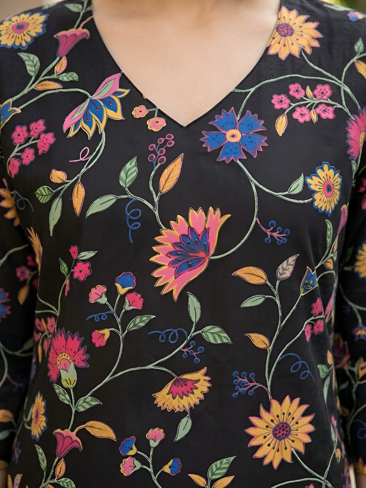 Printed Straight Kurta with Three Quarter