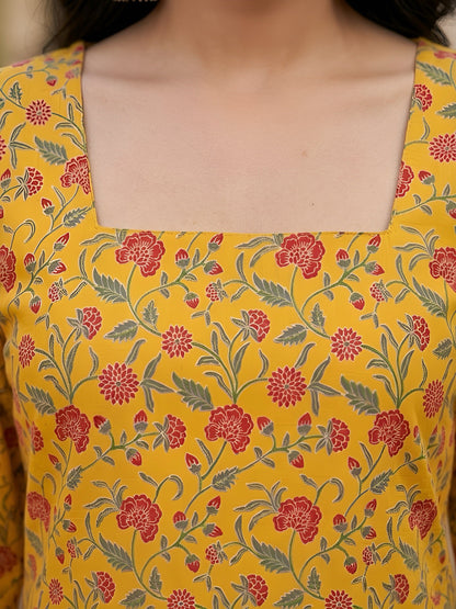Printed Straight Kurta with Three Quarter Sleeves