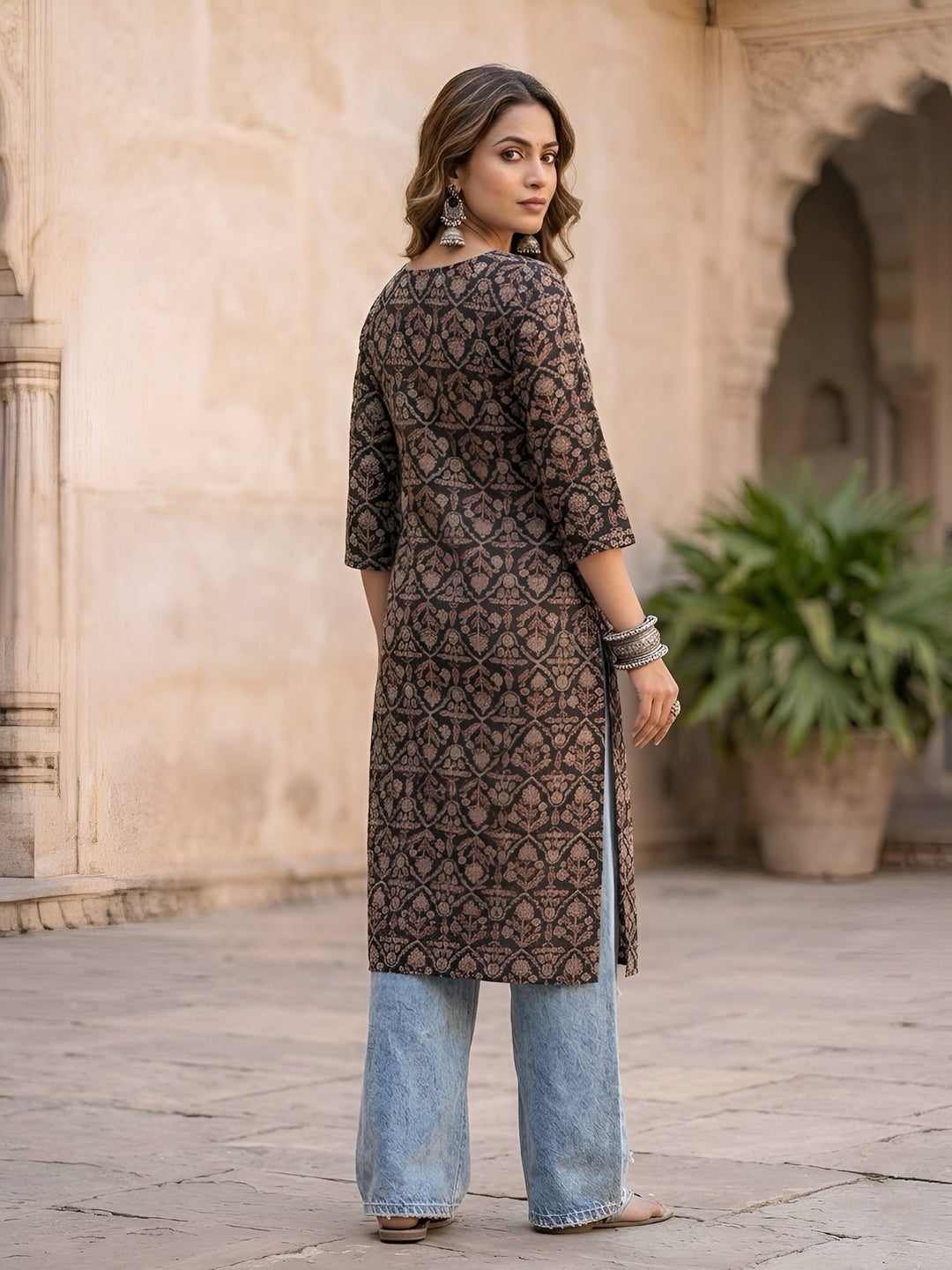 Printed Straight Kurta with Three Quarter Sleeves