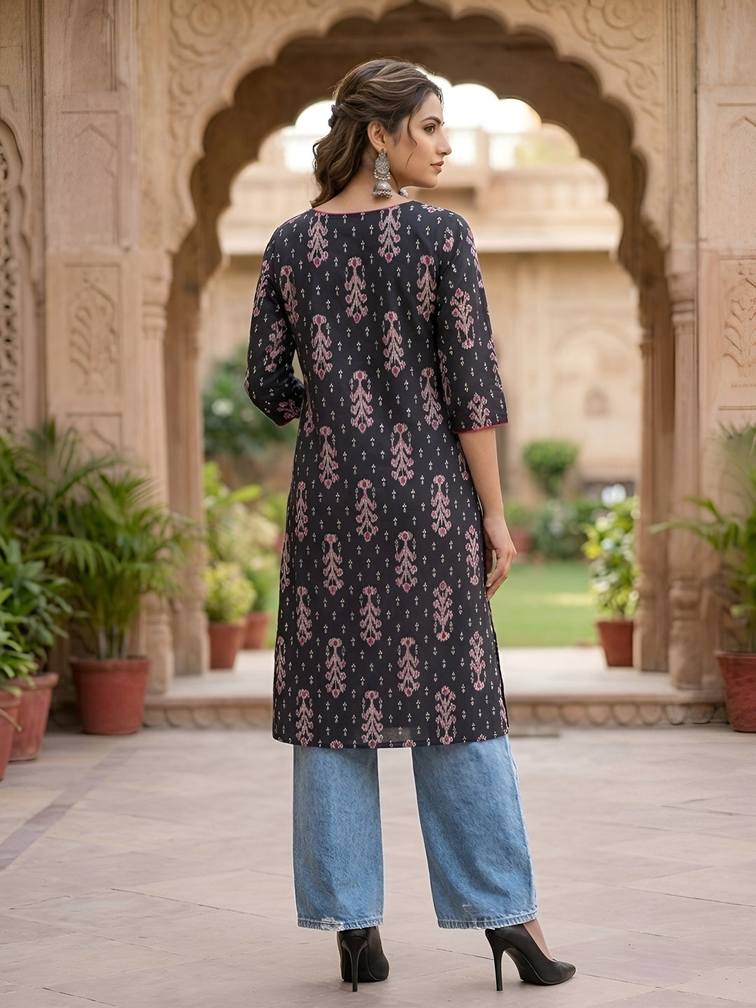 Printed Straight Kurta with Three Quarter Sleeves
