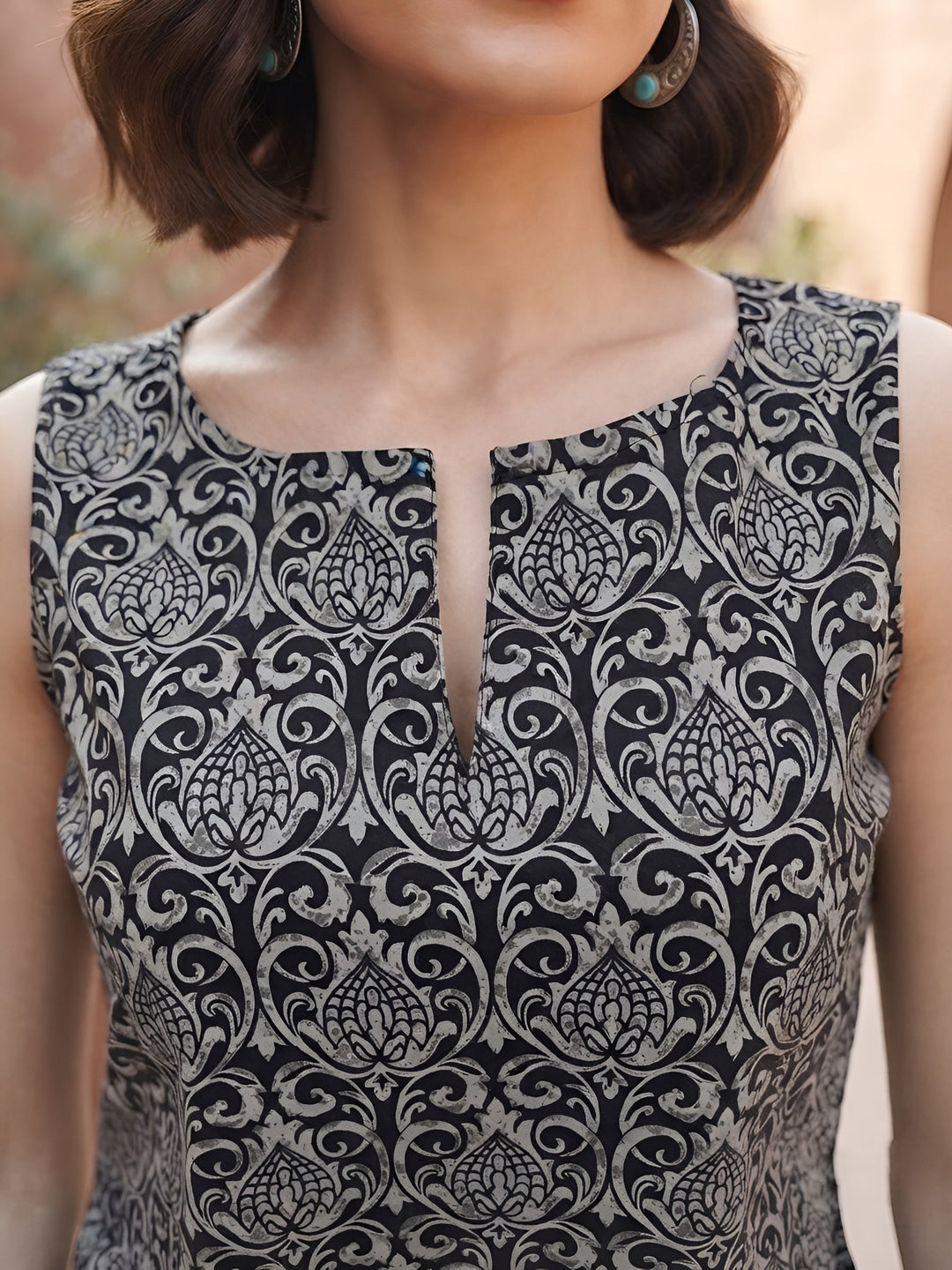 Printed  Straight Sleeveless Top