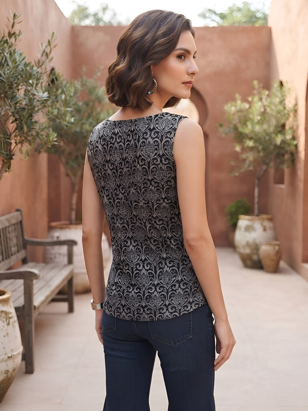 Printed  Straight Sleeveless Top