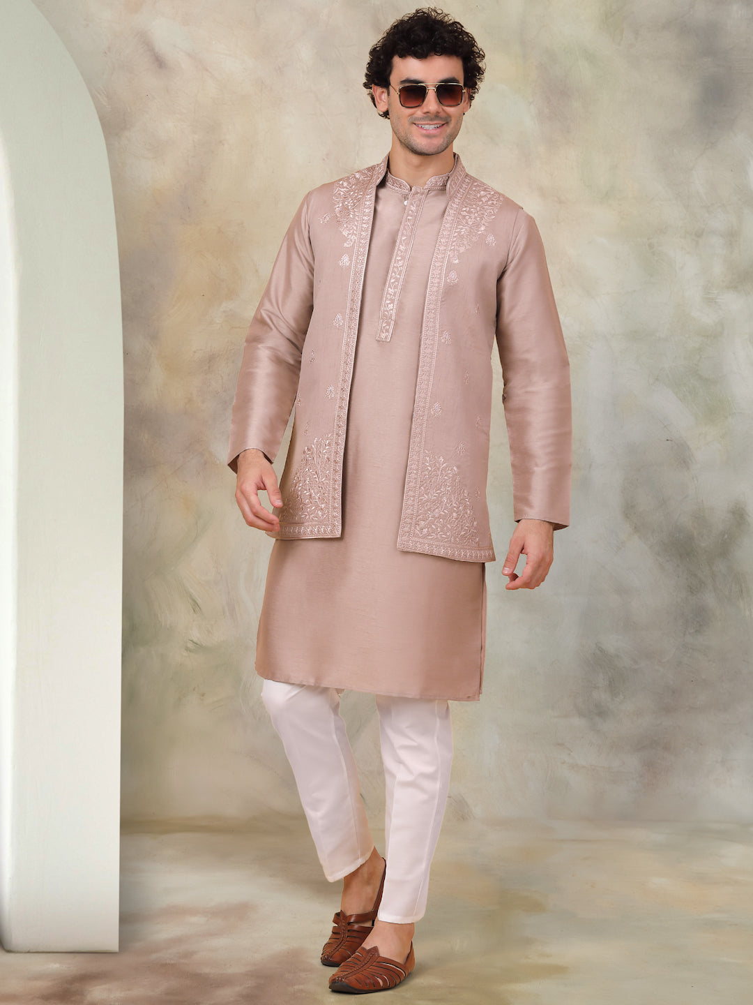 Men'S Embroidered Waistcoat And Kurta Pyjama.
