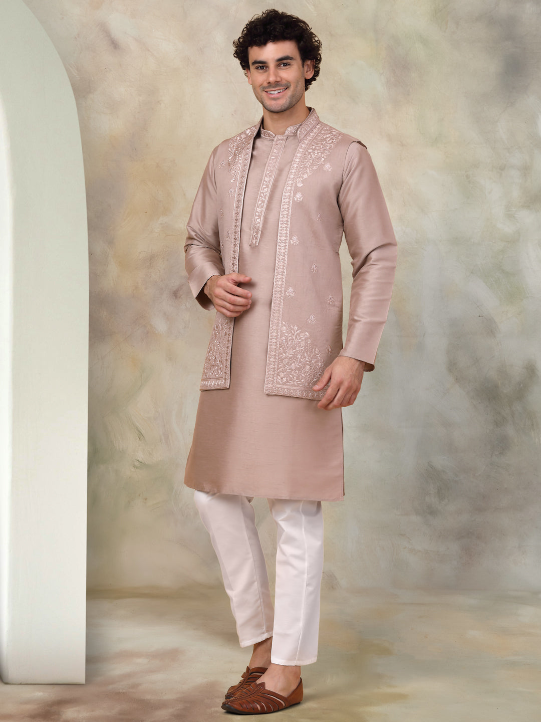 Men'S Embroidered Waistcoat And Kurta Pyjama.