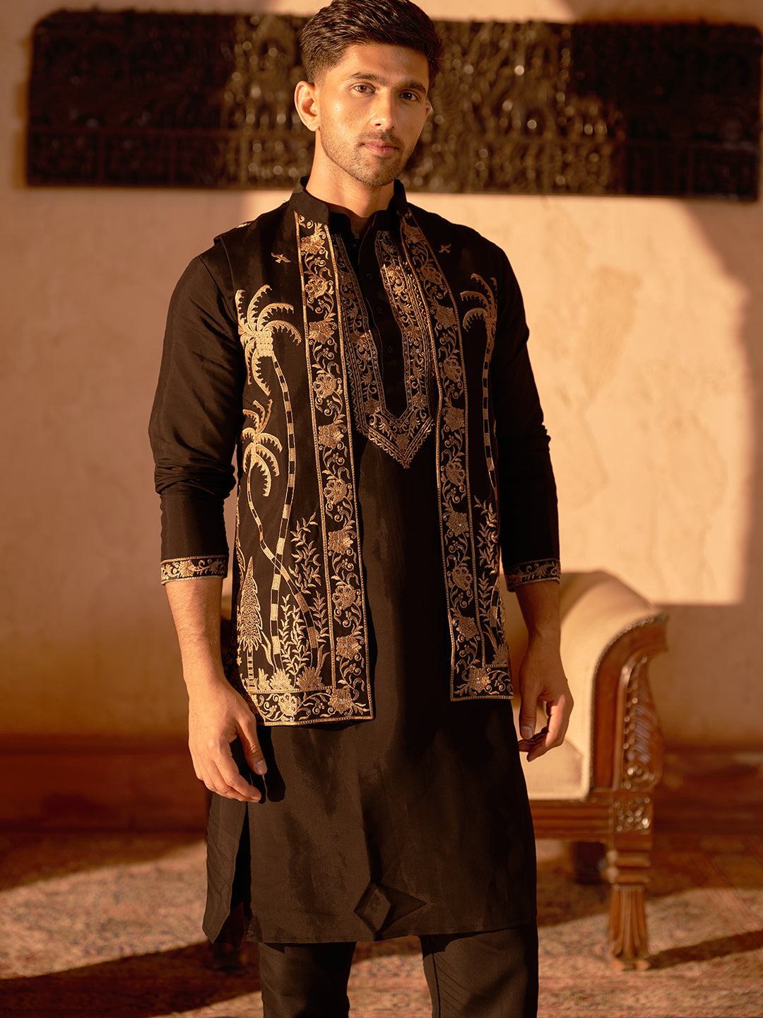 Men'S Embroidered Waistcoat And Kurta Pyjama.