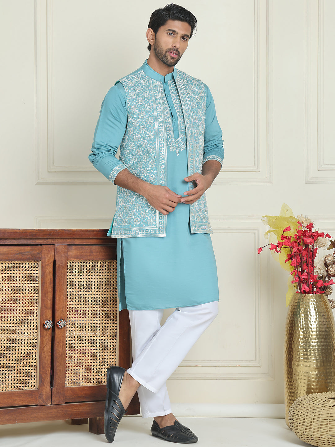 Men'S Embroidered Waistcoat And Kurta Pyjama.