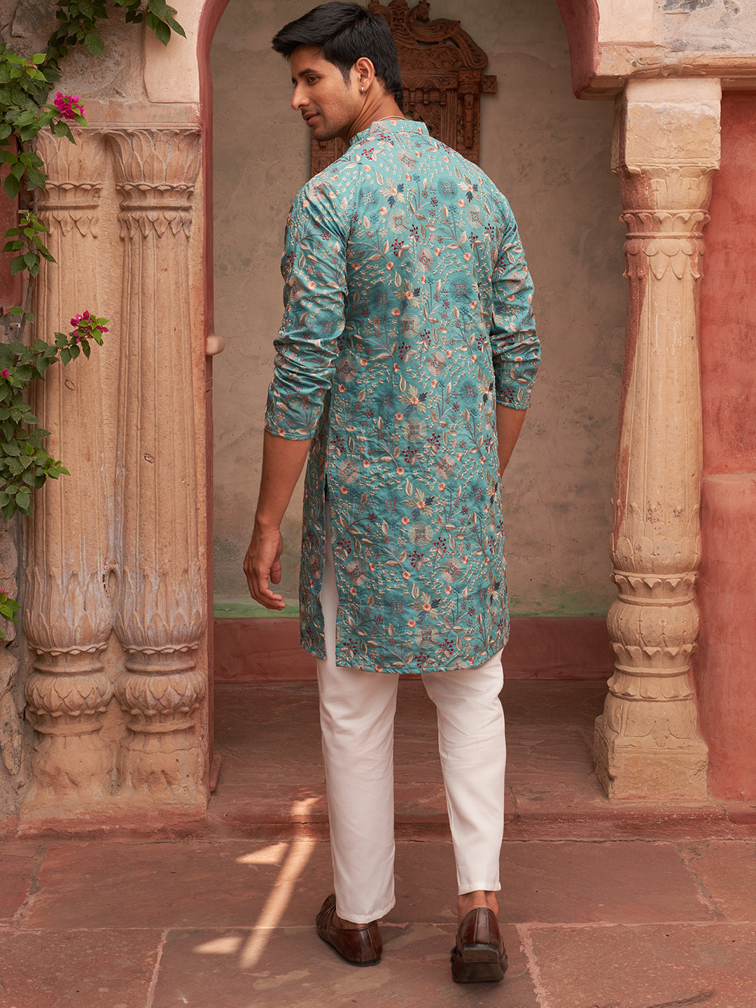 Embroidered Kurta Set For Men