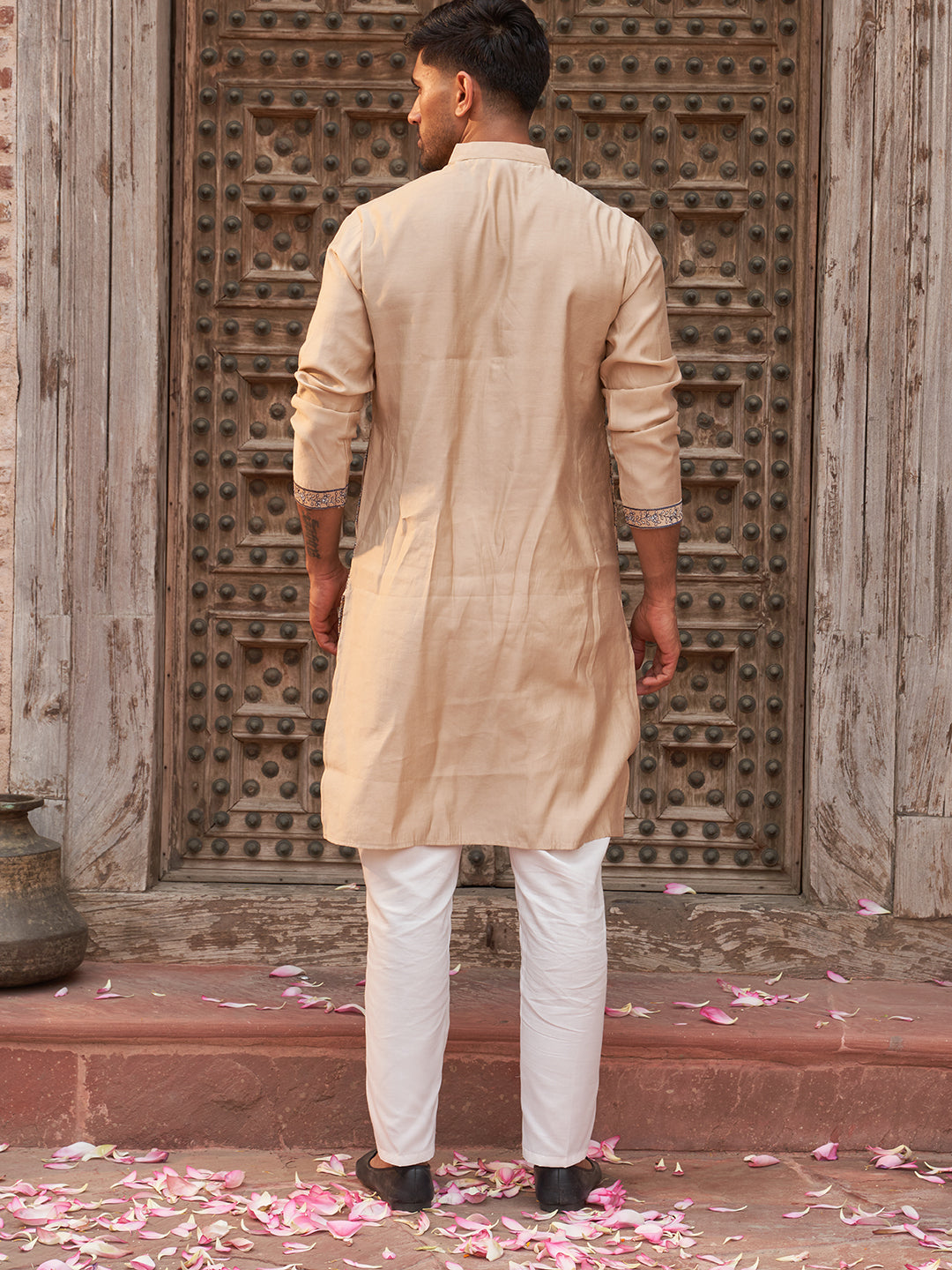 Embroidered &amp; Sequins Kurta Set For Men