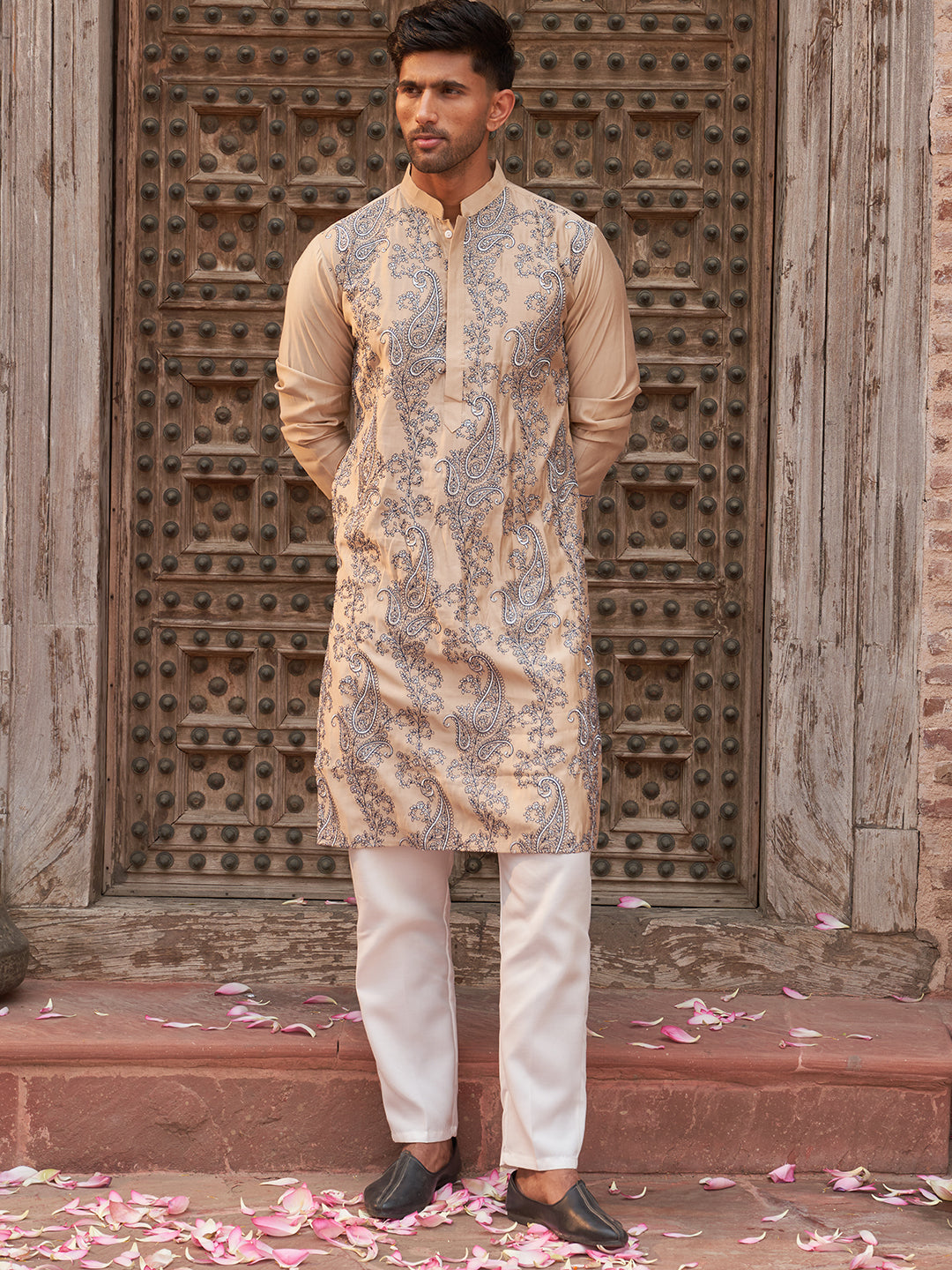 Embroidered &amp; Sequins Kurta Set For Men