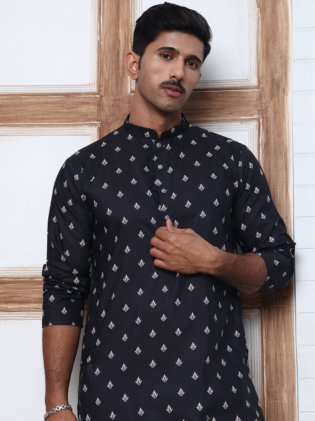 Men’S Ethnic Printed Kurta With White Pyjama
