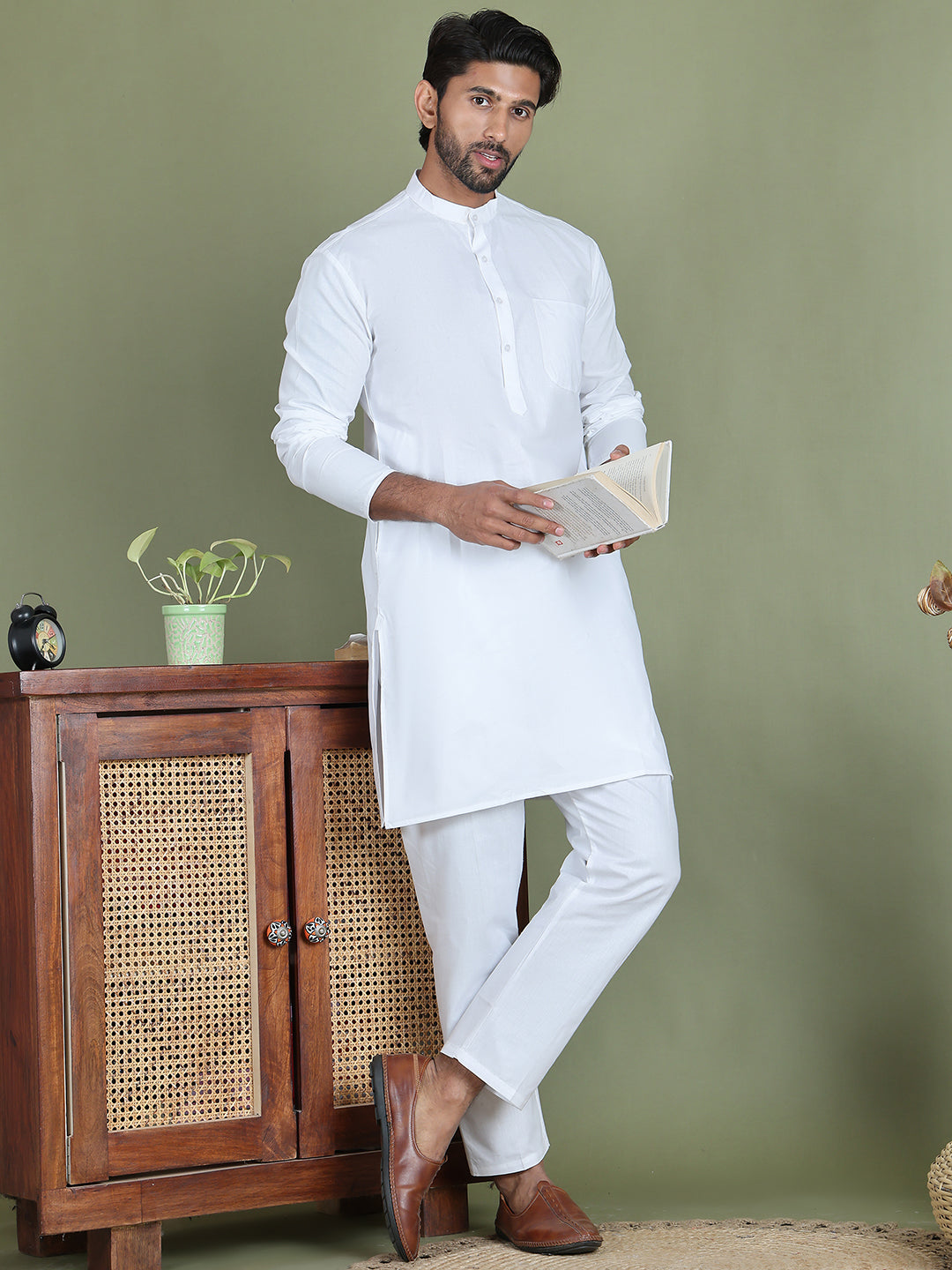 White Solid Kurta With Pyjama