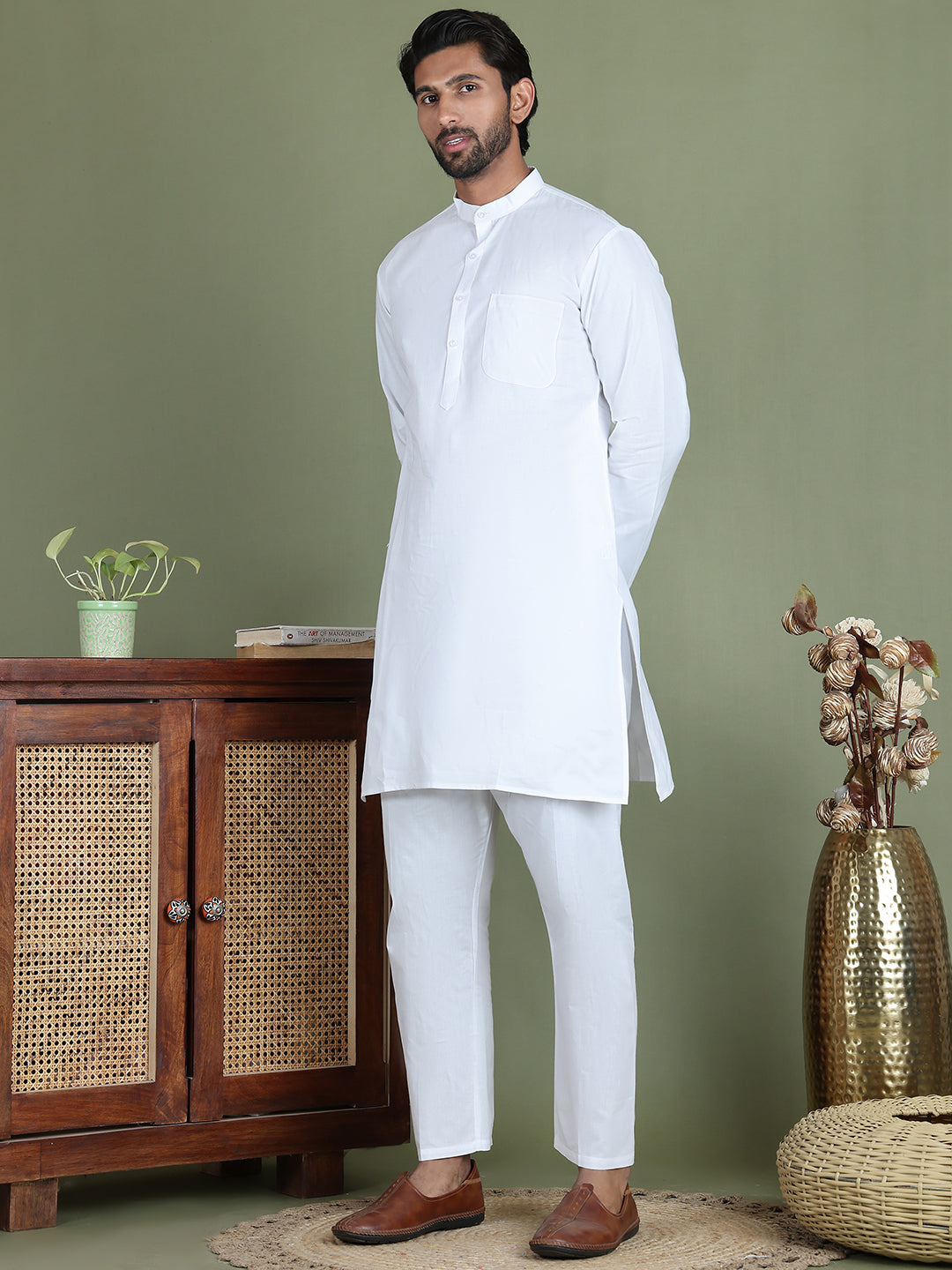 White Solid Kurta With Pyjama