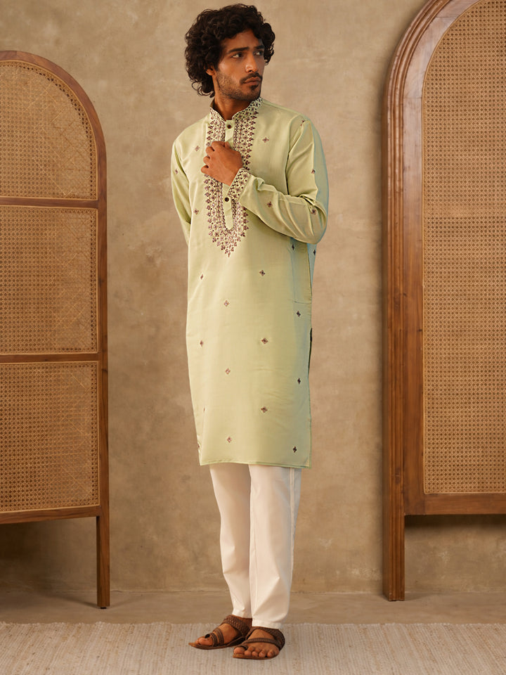 Men’S Silk Blend Embroidered Kurta Pyjama Set