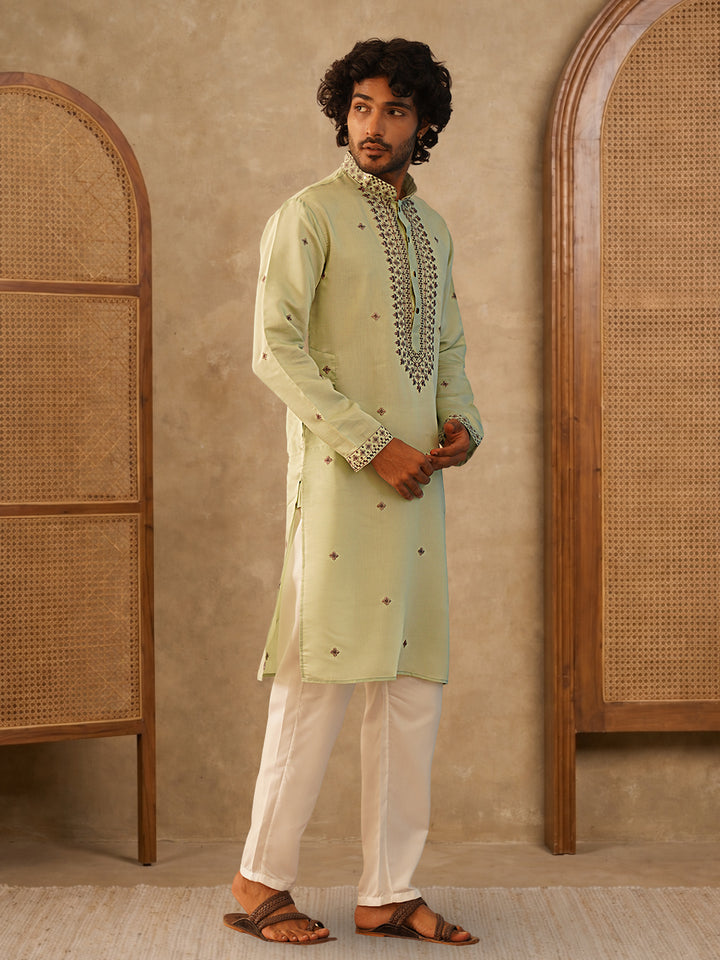 Men’S Silk Blend Embroidered Kurta Pyjama Set