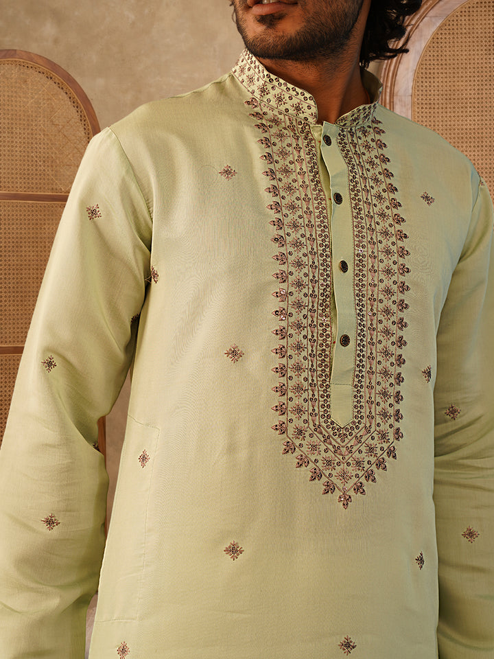 Men’S Silk Blend Embroidered Kurta Pyjama Set