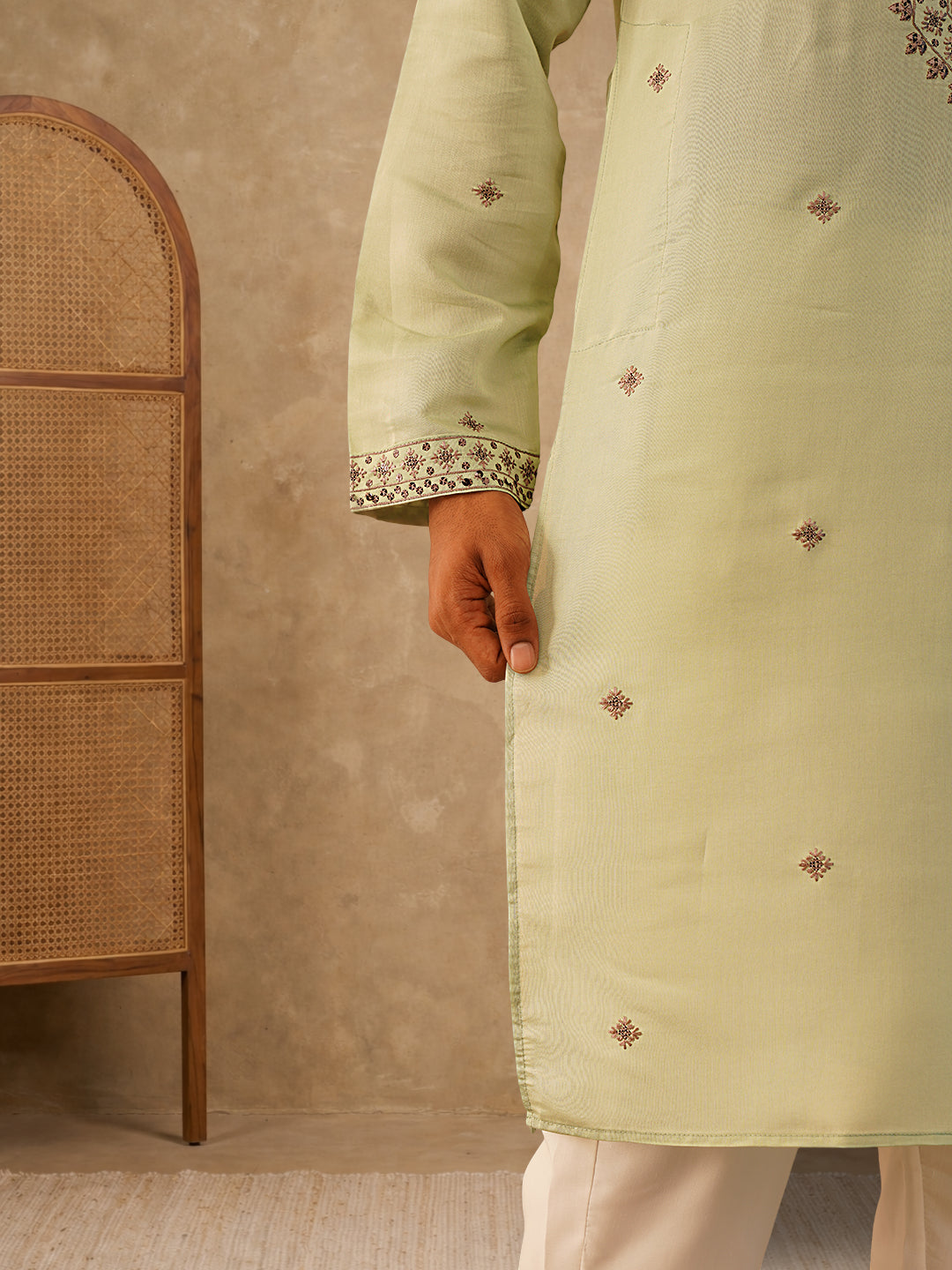 Men’S Silk Blend Embroidered Kurta Pyjama Set