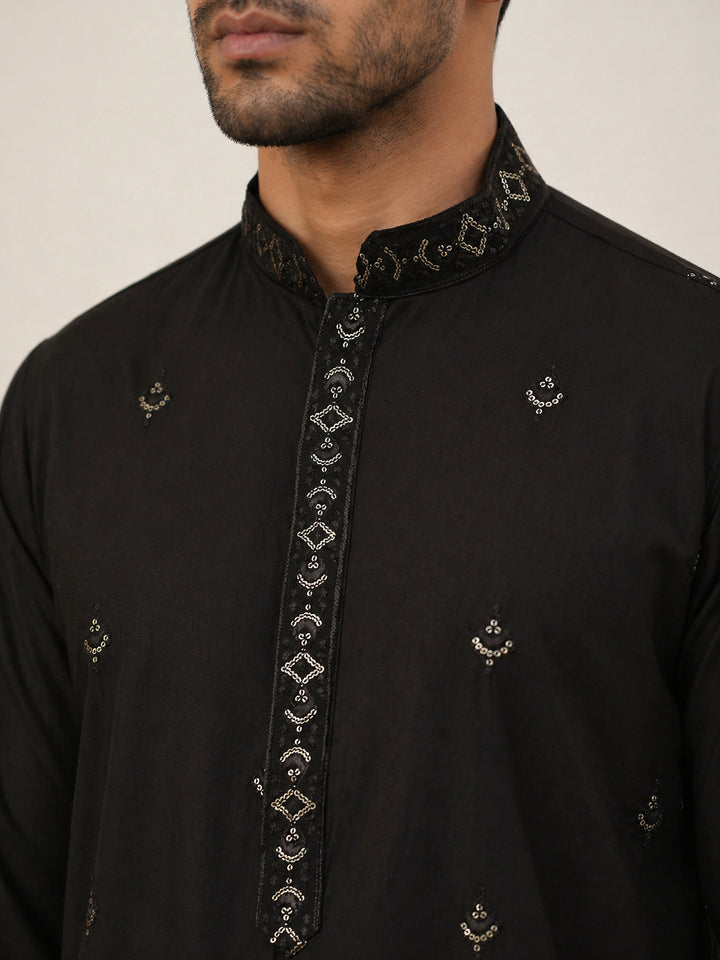 Silk Blend Embroidered Kurta Pyjama With Dupatta