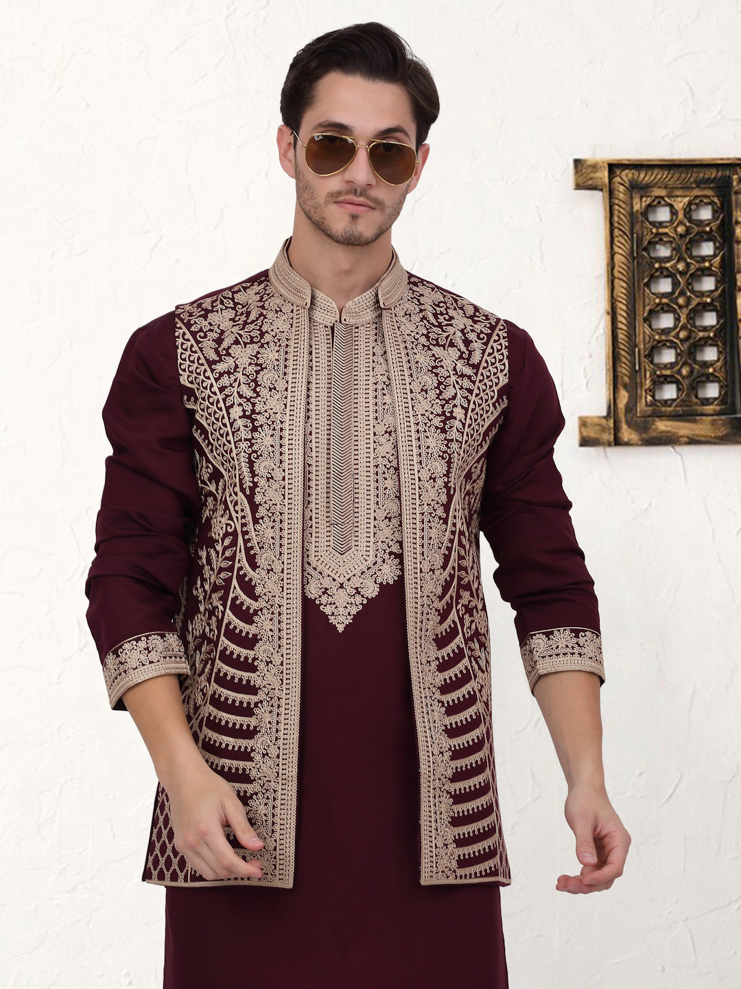 Men'S Embroidered Waistcoat And Kurta Pyjama.
