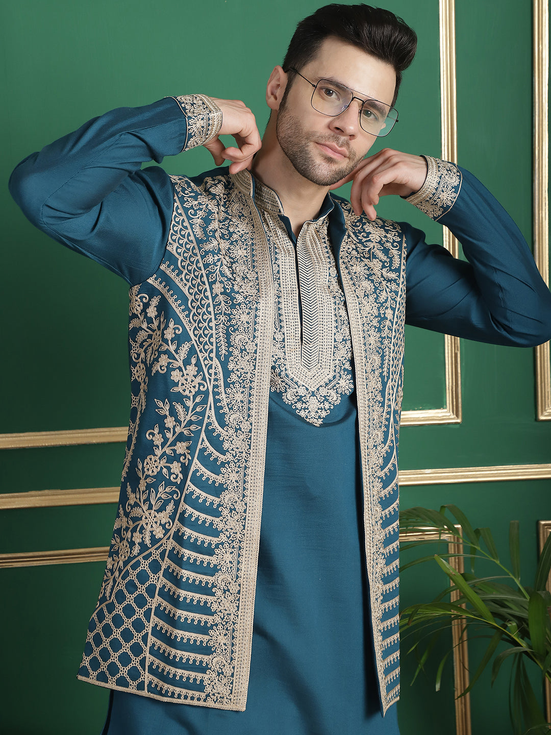 Men'S Embroidered Waistcoat And Kurta Pyjama.
