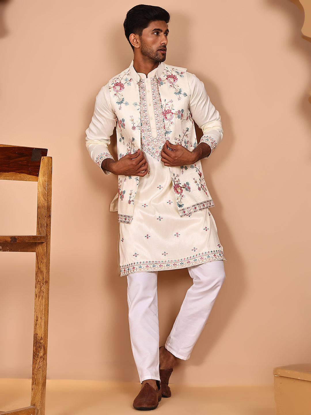 Ethnic Kurta Set With Embroidery Jacket