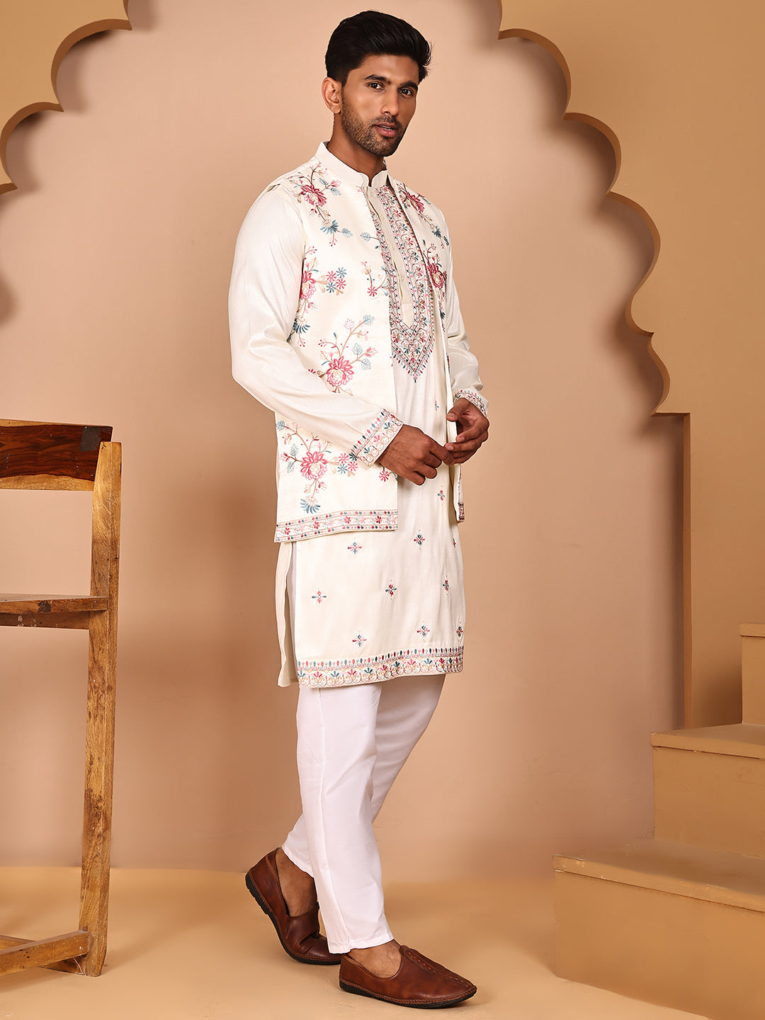 Ethnic Kurta Set With Embroidery Jacket