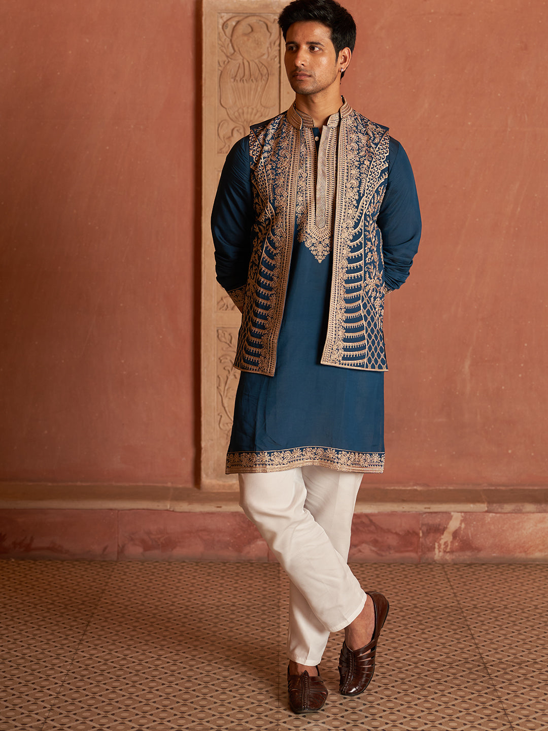Men'S Embroidered Waistcoat And Kurta Pyjama.