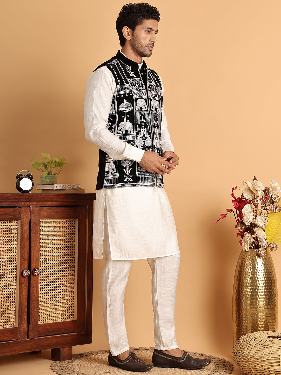 Men'S Embroidered & Velvet Nehru Jacket With Solid Kurta Pyjama.