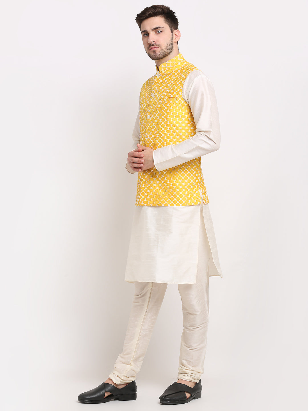 Men Embroidered Nehru Jacket &amp; Kurta Pyjama
