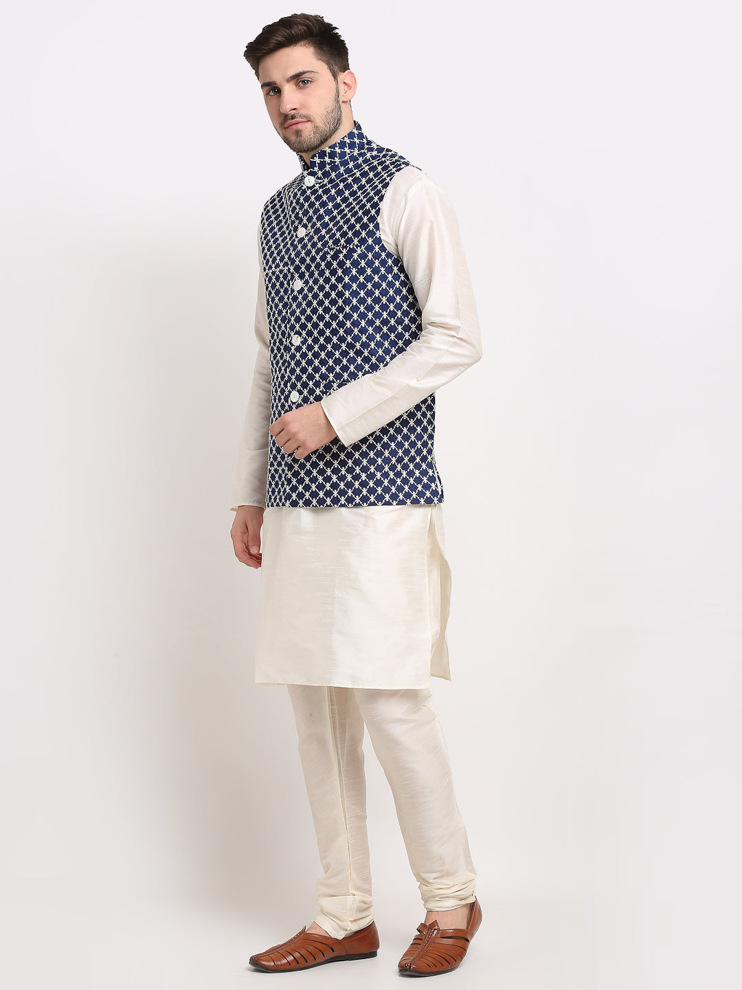 Men Embroidered Nehru Jacket &amp; Kurta Pyjama