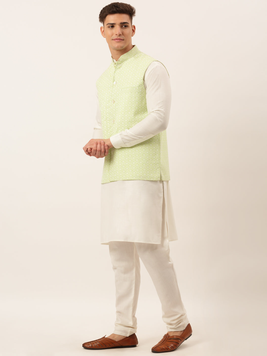 Men White Cotton Blend Kurta With Pyjamas &amp; Embroidered Nehru Jacket