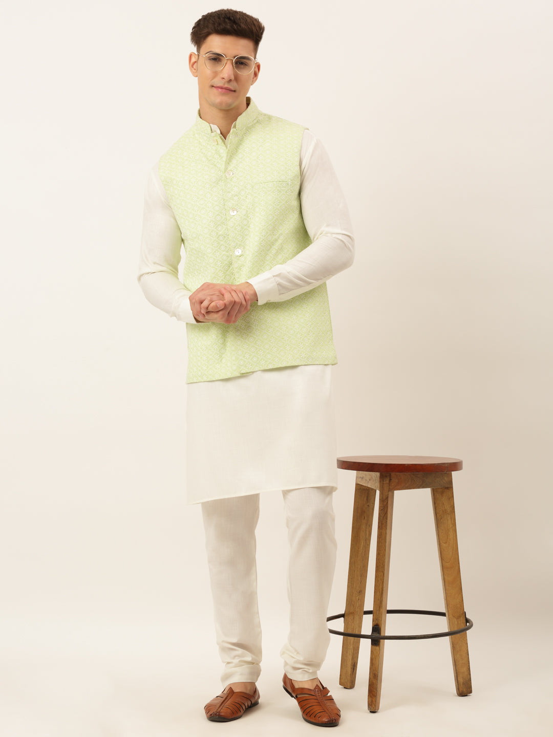 Men White Cotton Blend Kurta With Pyjamas &amp; Embroidered Nehru Jacket
