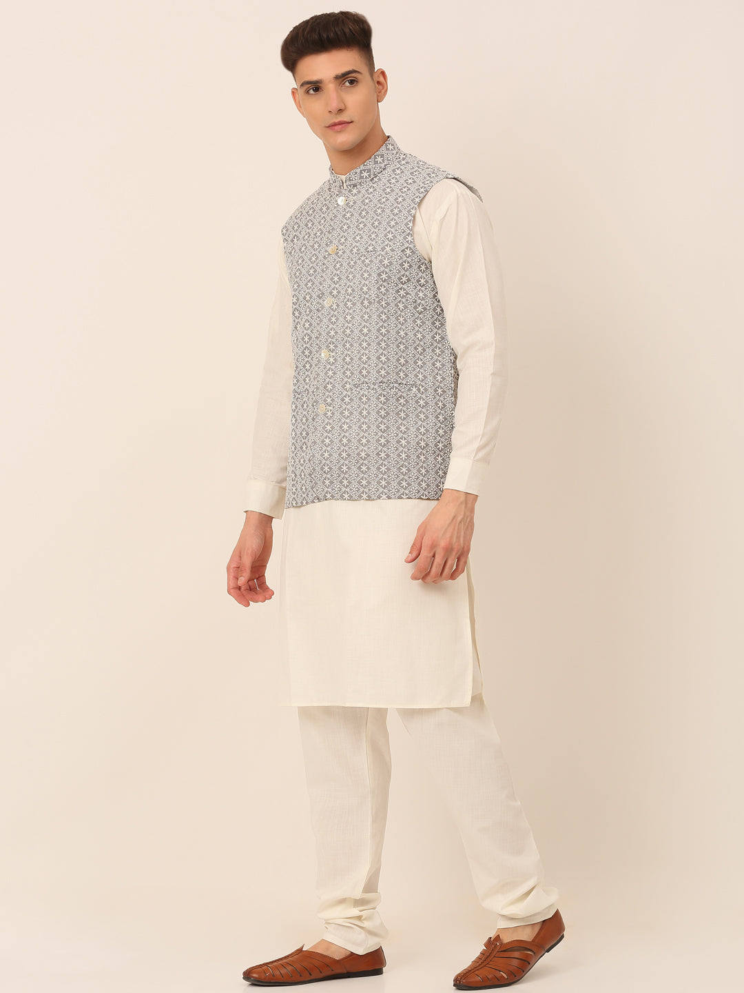 Men White Cotton Blend Kurta With Pyjamas &amp; Embroidered Nehru Jacket