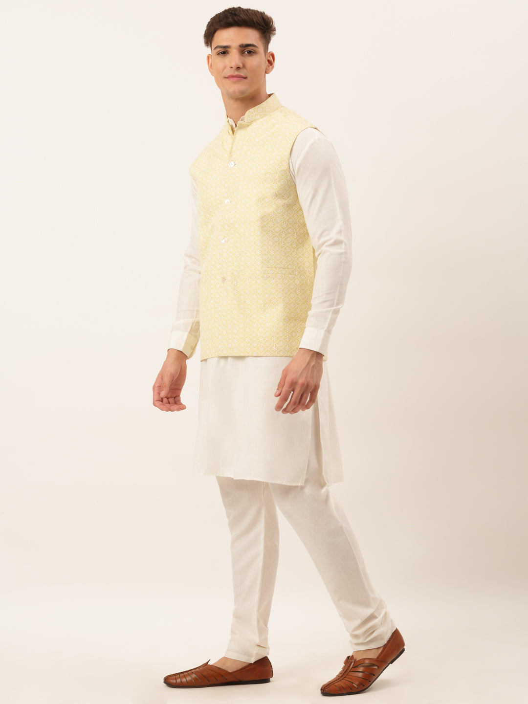 Men White Cotton Blend Kurta With Pyjamas &amp; Embroidered Nehru Jacket