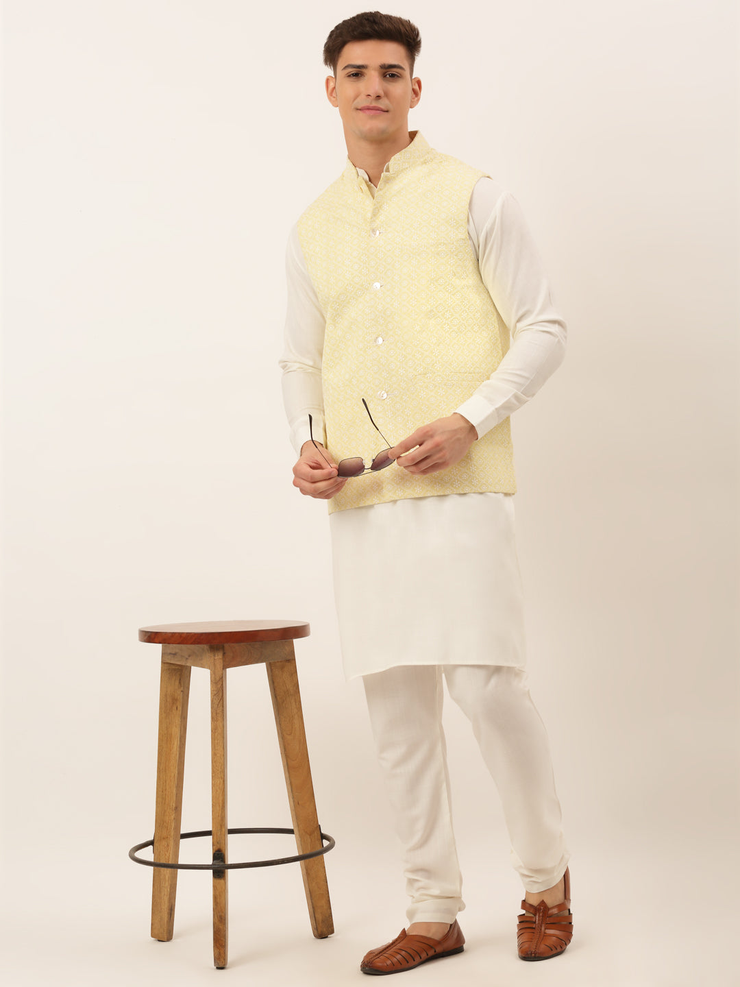 Men White Cotton Blend Kurta With Pyjamas &amp; Embroidered Nehru Jacket