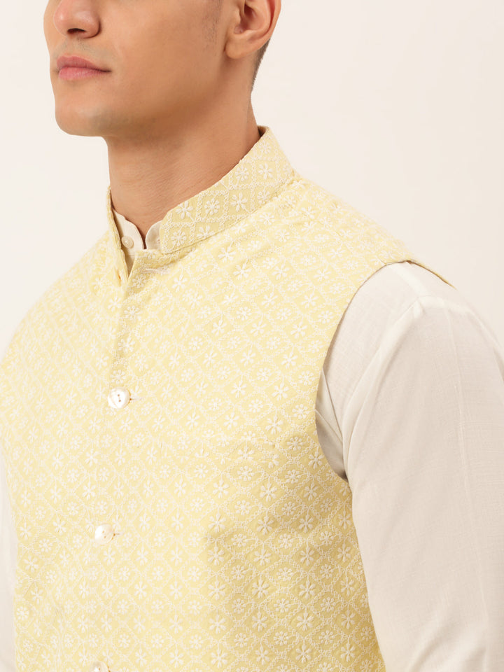 Men White Cotton Blend Kurta With Pyjamas &amp; Embroidered Nehru Jacket