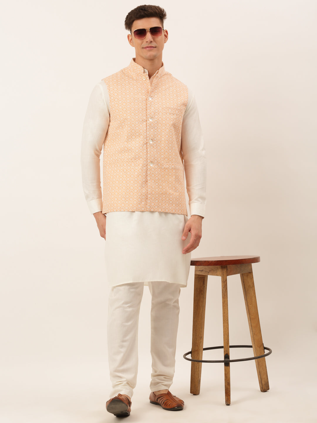 Men White Cotton Blend Kurta With Pyjamas &amp; Embroidered Nehru Jacket