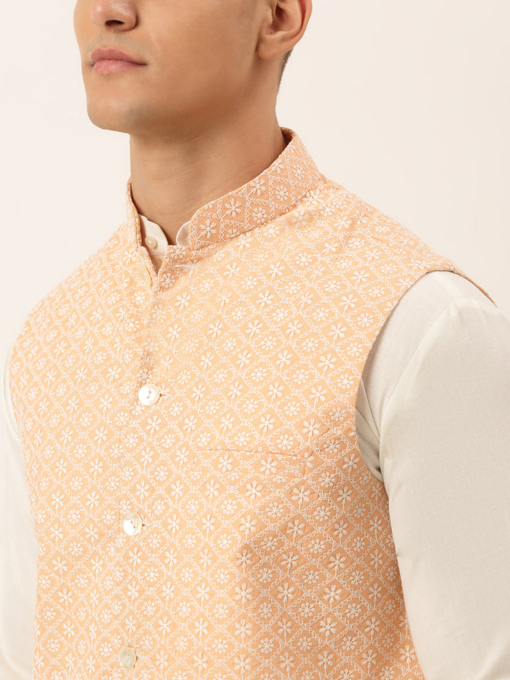 Men White Cotton Blend Kurta With Pyjamas &amp; Embroidered Nehru Jacket