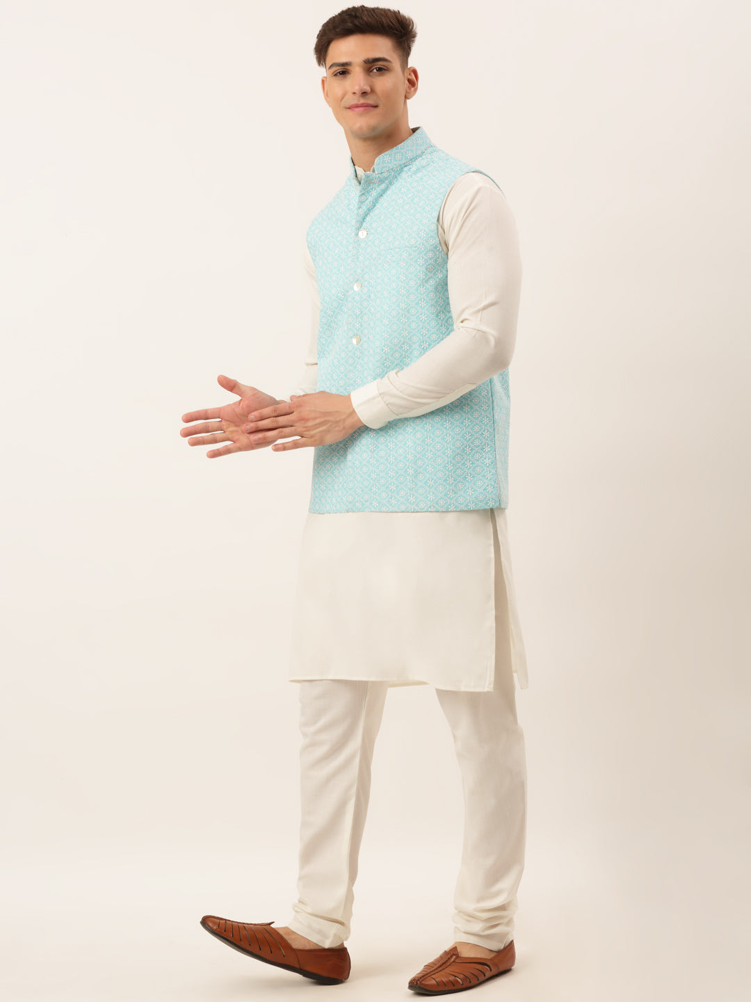 Men White Cotton Blend Kurta With Pyjamas &amp; Embroidered Nehru Jacket