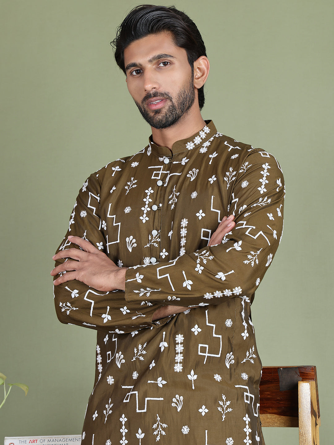 Embroidered Silk Blend Straight Kurta Pyjama.