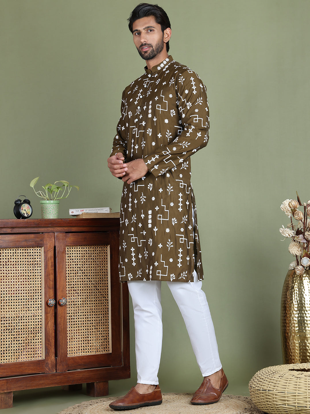 Embroidered Silk Blend Straight Kurta Pyjama.