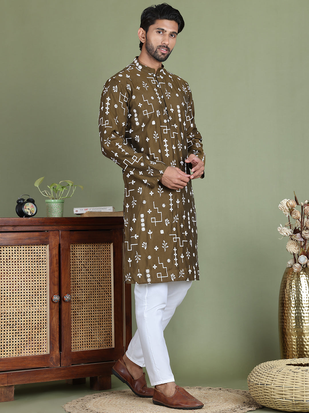 Embroidered Silk Blend Straight Kurta Pyjama.