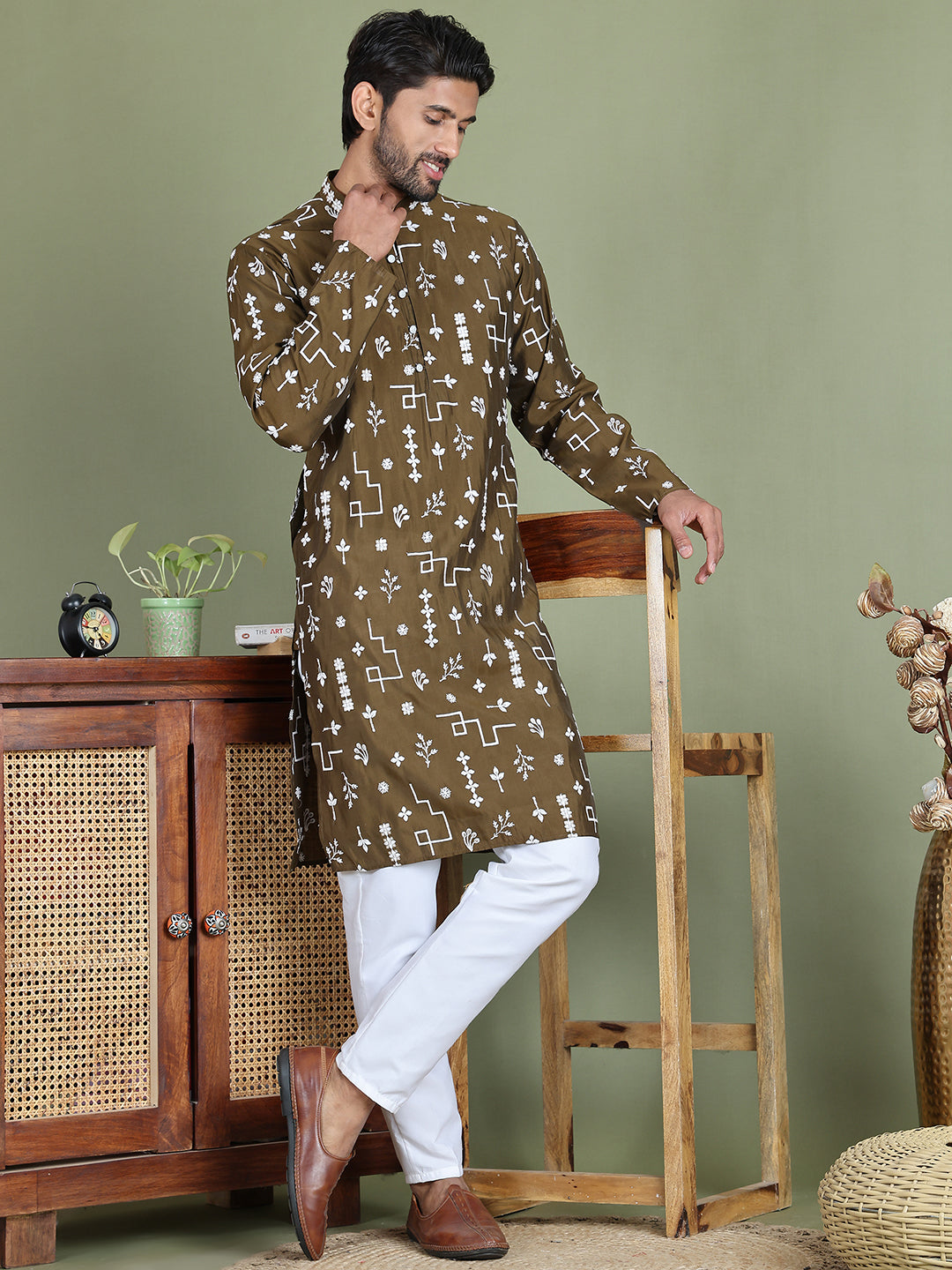 Embroidered Silk Blend Straight Kurta Pyjama.