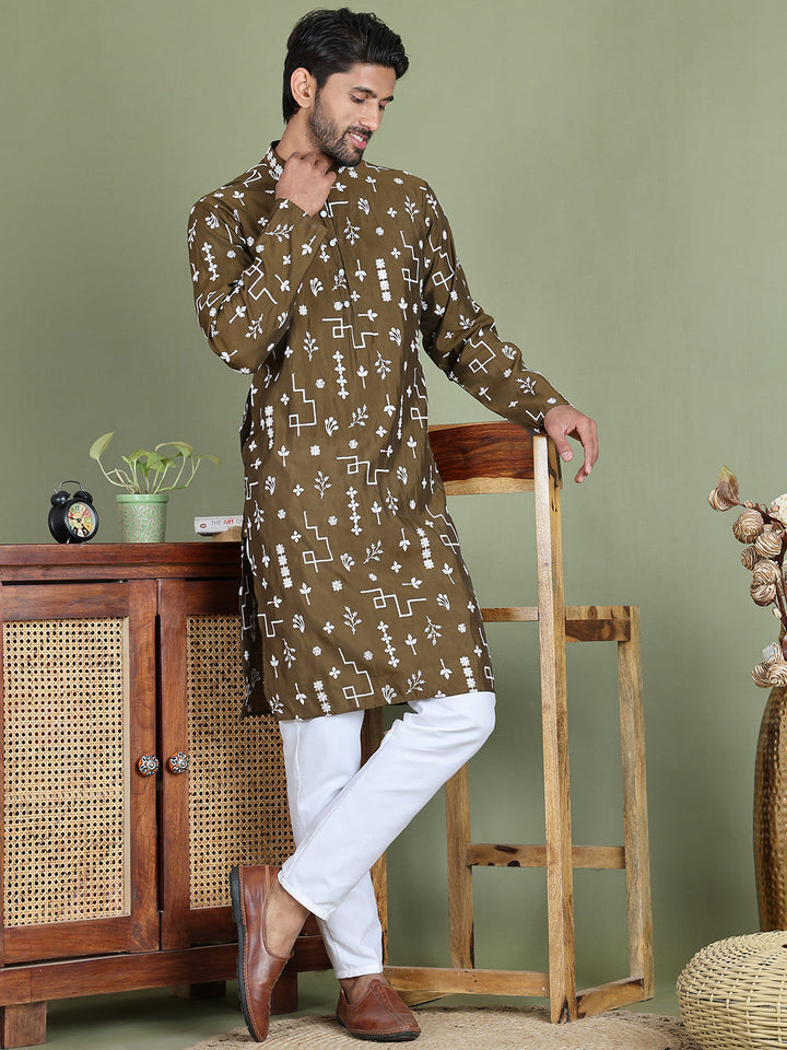 Embroidered Silk Blend Straight Kurta Pyjama.