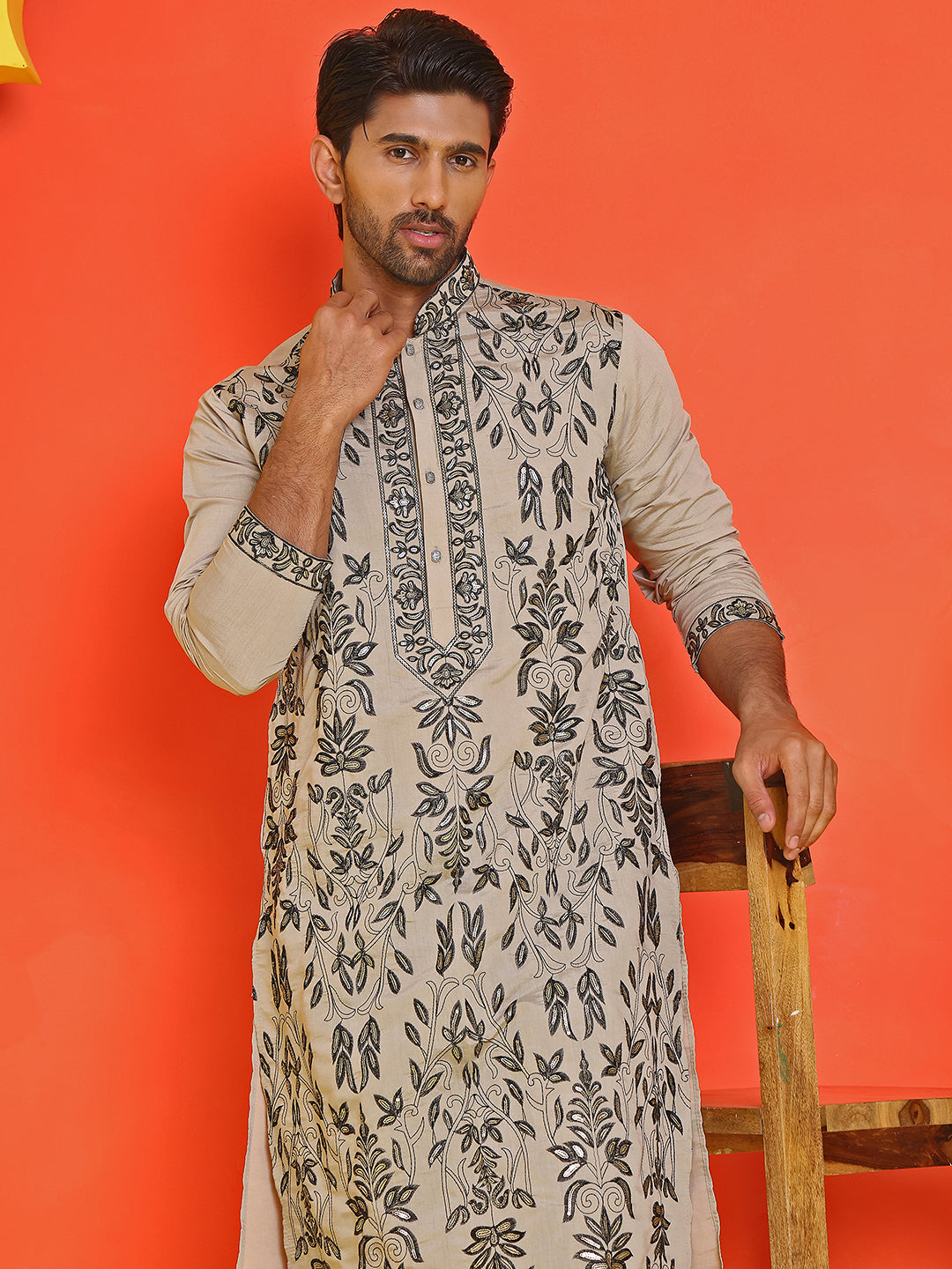 Embroidered &amp; Sequins Kurta Set For Men
