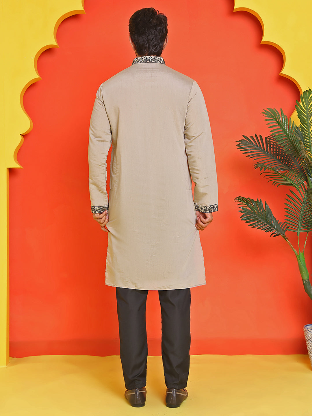 Embroidered &amp; Sequins Kurta Set For Men