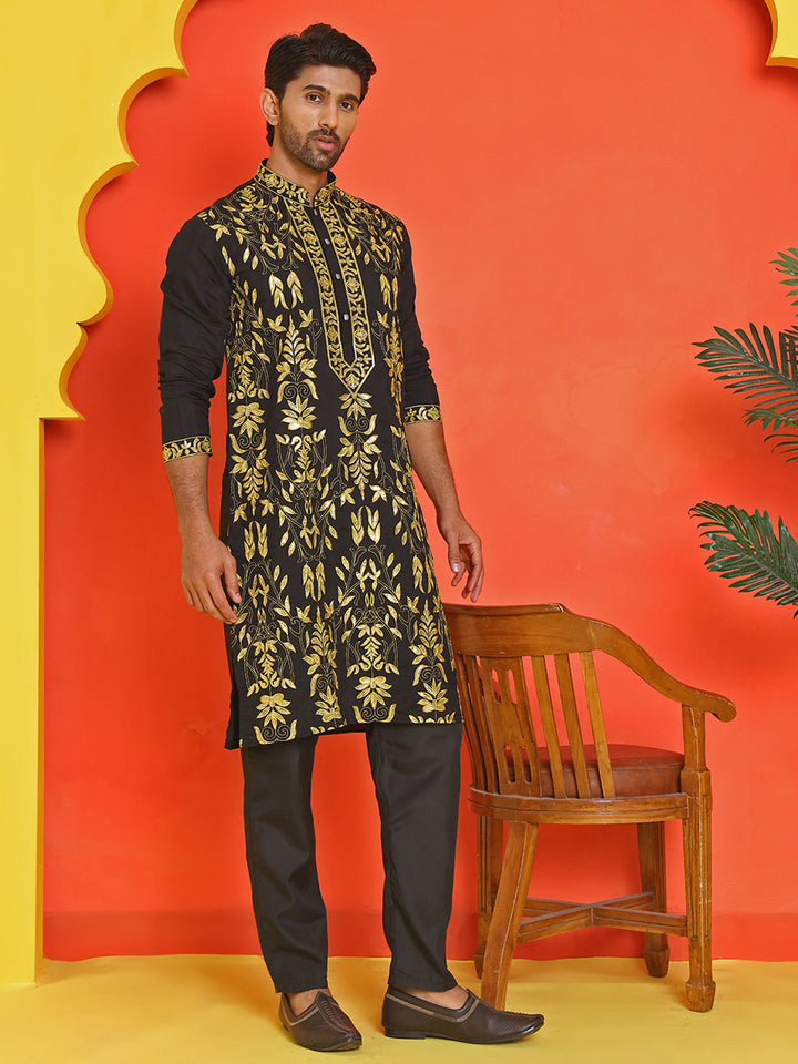 Embroidered &amp; Sequins Kurta Set For Men