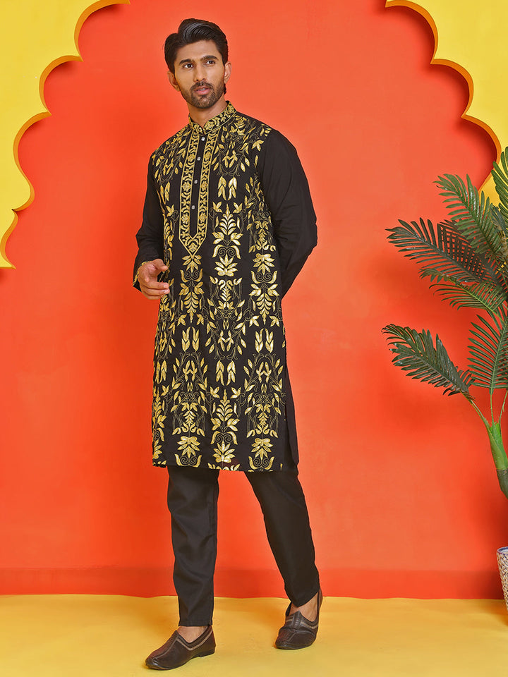 Embroidered &amp; Sequins Kurta Set For Men