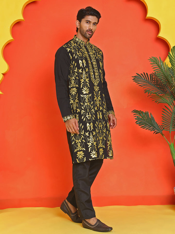 Embroidered &amp; Sequins Kurta Set For Men