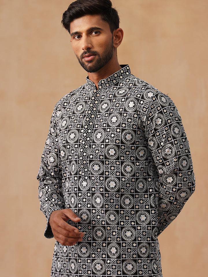 Classic Geometric Embroidered Kurta Pyjama