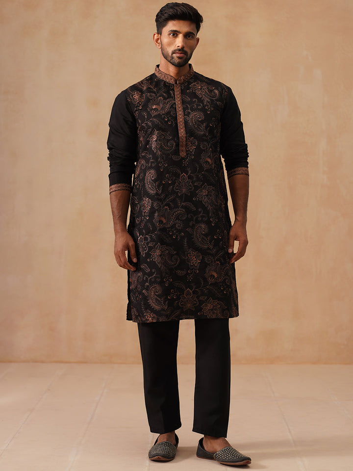Traditional Embroidered Kurta For Men